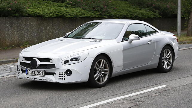 Mercedes-Benz SL facelift spotted on test